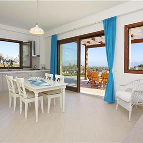 2 bedroom villa with pool and jacuzzi in Scopello, sleeps 6